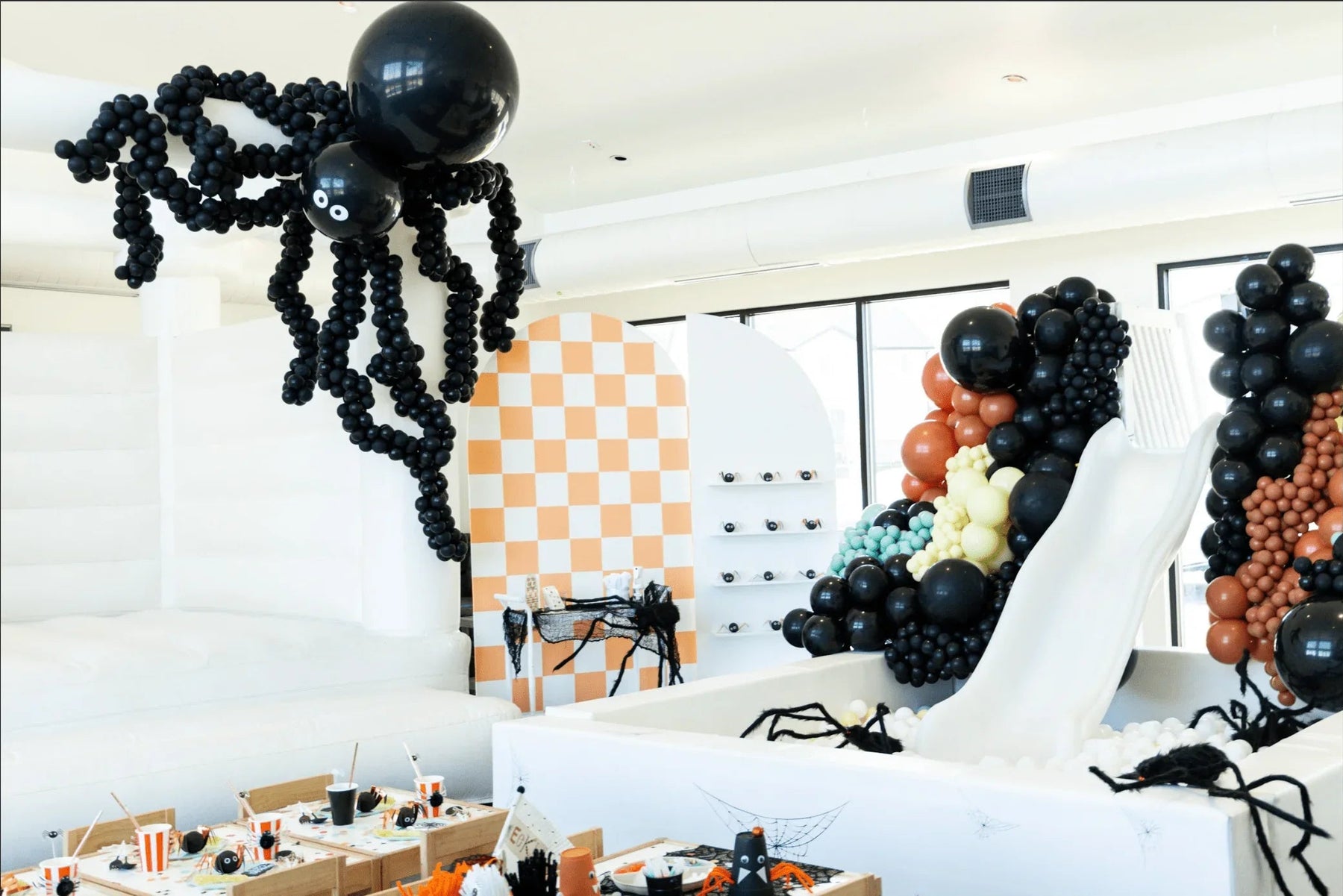 Spooky Scary Spiders: A Halloween Party - Zurchers