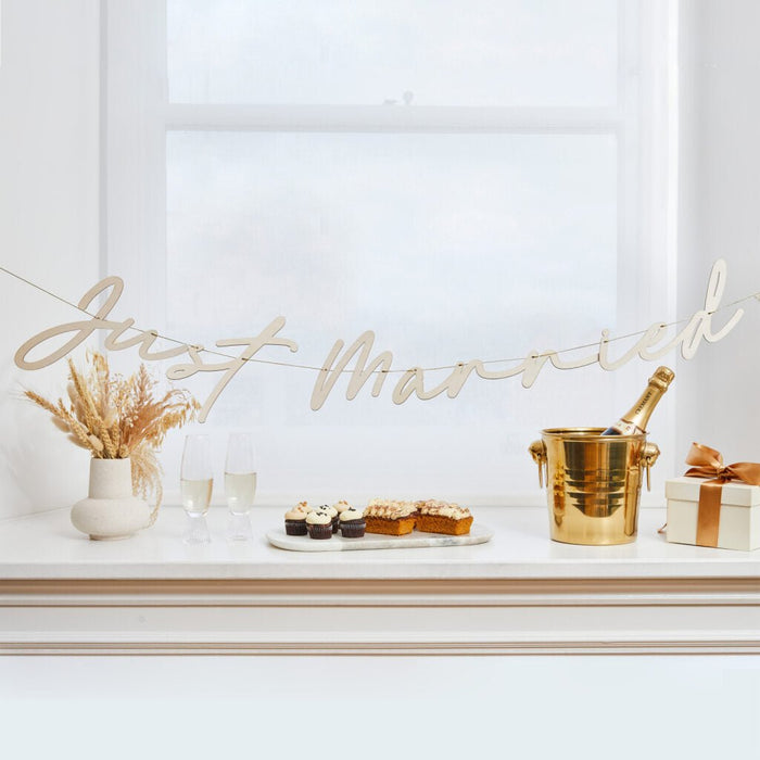 Just Married Wooden Banner | 1ct - Zurchers