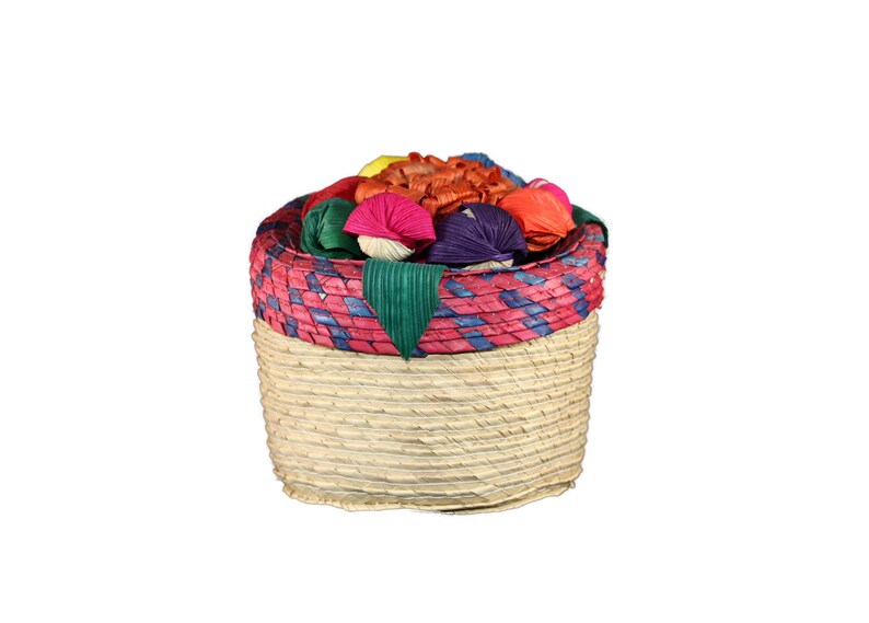 Fiesta Small Straw Basket with Flower | 1ct